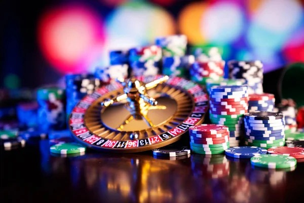 Wolf Gold slot game interface showing reel symbols and payline structure